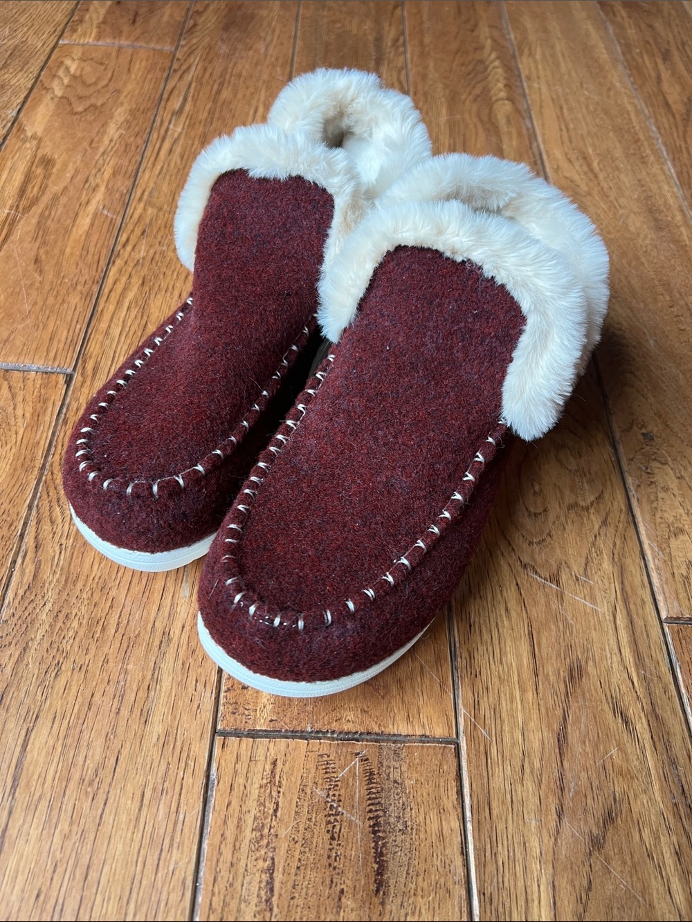 Women’s Burgundy Faux-Fur Lined Slip-On Slippers